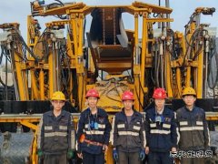 张家峁矿业公司又一“掘锚”神器顺利入井