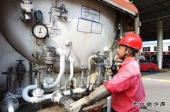 西宁加气站：冰火两重天 全力保供气