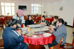 兴凯湖电业局：局职工食堂让员工吃上美味饺子