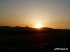 七、八点钟的矿山（摄影作品）