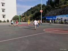 高山煤矿：“迎国庆”篮球赛激战正酣