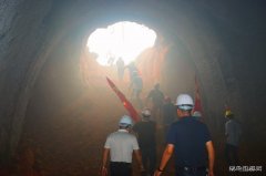 中铁二十一局五公司：兴泉铁路XQXN-4标又一座隧道顺利贯通