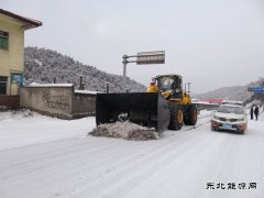 蒲白建庄矿业：撒盐清雪确保煤炭销售车辆安全通行