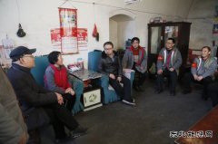 潞安焦化：节前慰问困难职工 顶风冒雪显真情