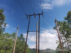 会泽供电局治理10千伏里可线涉及公共隐患37个变台安全用电