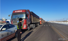 ：Ｖ捶ù蠖：维护公路通行秩序，依法治理超限超载