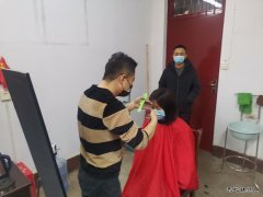 蒲白技工学/02/yixiangushi/2024/0409/：“夫子”变“托尼”，解决“头顶之忧”