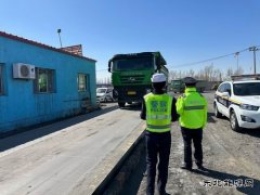 哈巴河执法大队：持续开展路警联合治超、确保辖区道路安全畅通