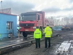 阿勒泰执法支队哈巴河执法大队：加强超限治理 保障公路安全