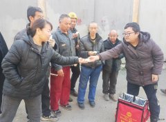 牛儿庄采矿公司：红背包”慰问鼓劲加油到班组