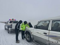 风雪坚守，护路保畅--阿勒泰执法支队：Ｖ捶ù蠖釉谛卸