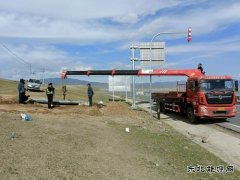 富蕴执法大队：多措并举推进路域环境整治显成效