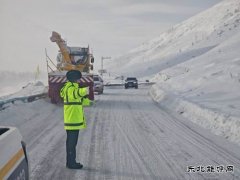 布尔津执法大队以雪为令 全力保障风雪天道路安全畅通
