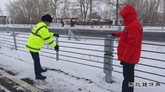 风雪将至抢先机 吉木乃执法大队筑牢保通防线